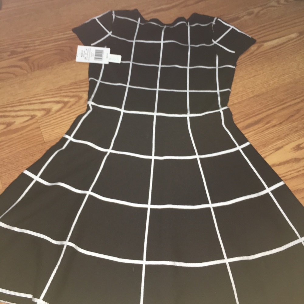 STRIPPED DRESS! - Picture 2 of 4